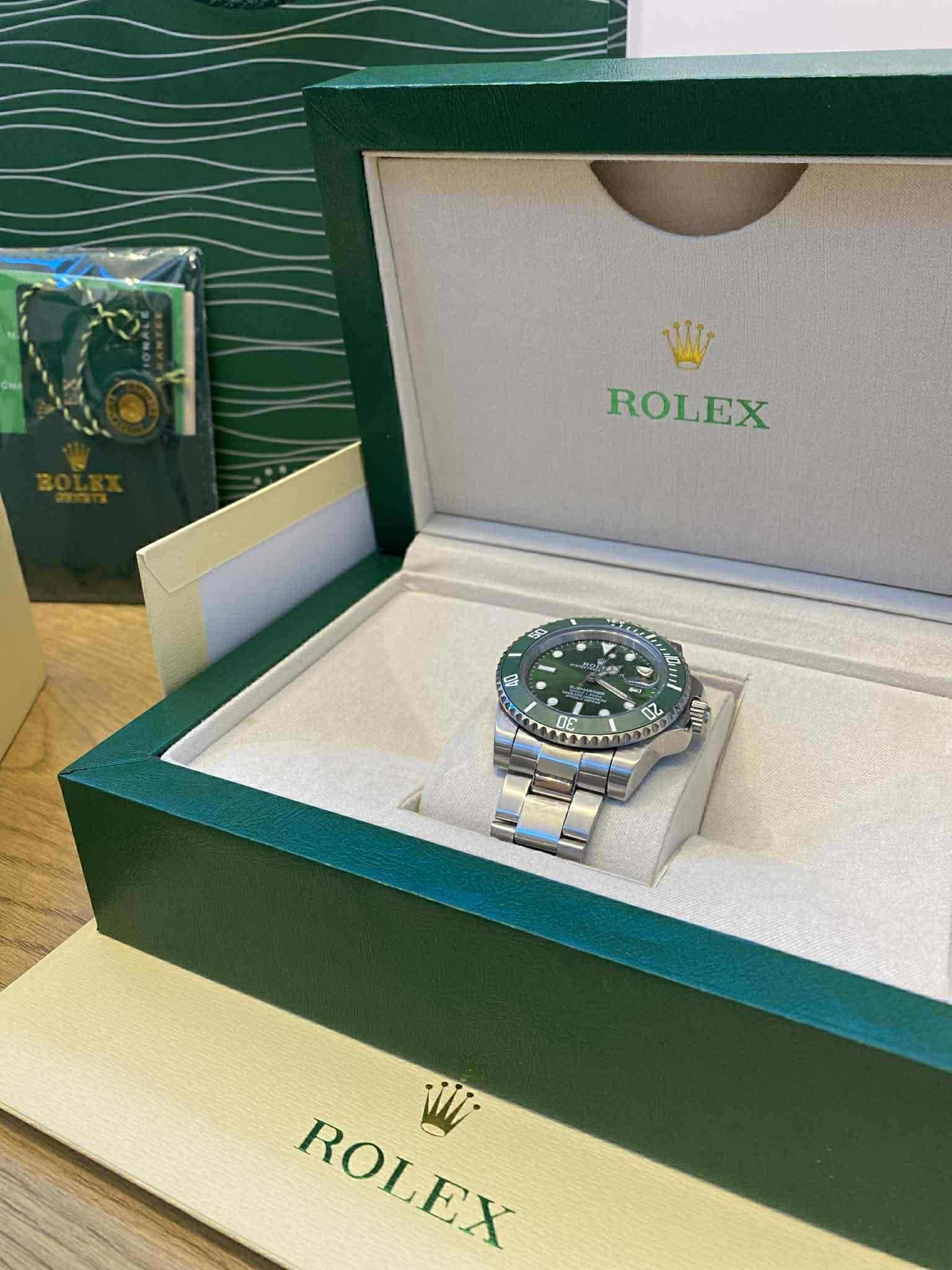 Часовник Rolex
Японски Автоматичен механизъм