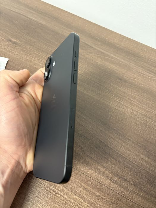 Iphone 16 plus în garantie
