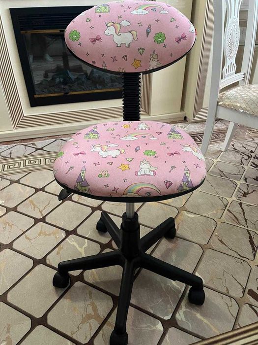 Продам кресло школьное для девочки