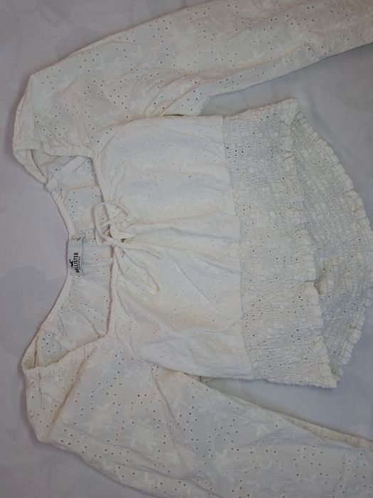 Бяла блуза с дълъг ръкав