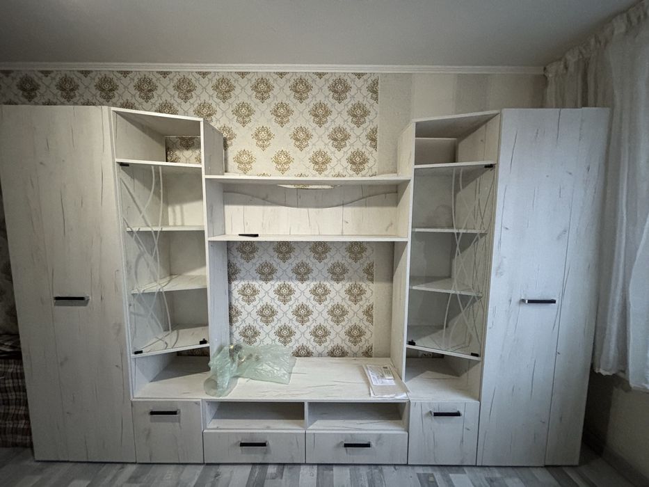 Продаю шкаф купе, горку для гостиной