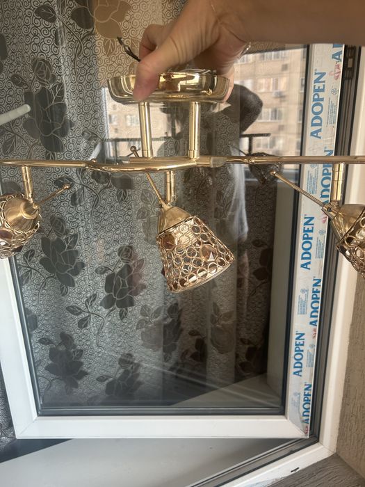 Продам три люстры