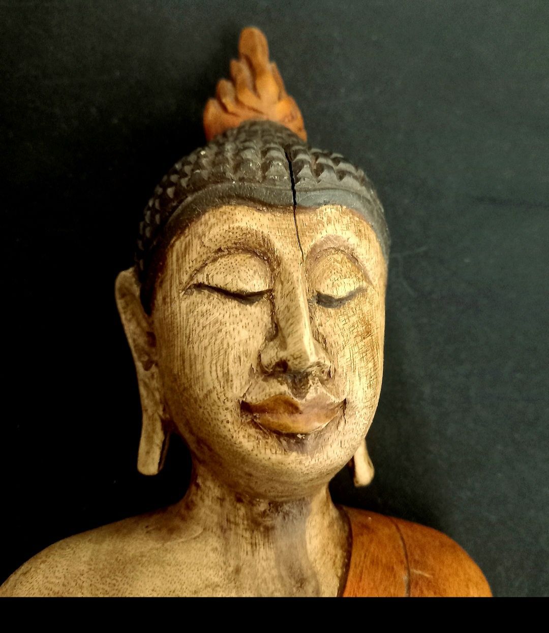 Коллекционный Будда из ценных пород дерева .