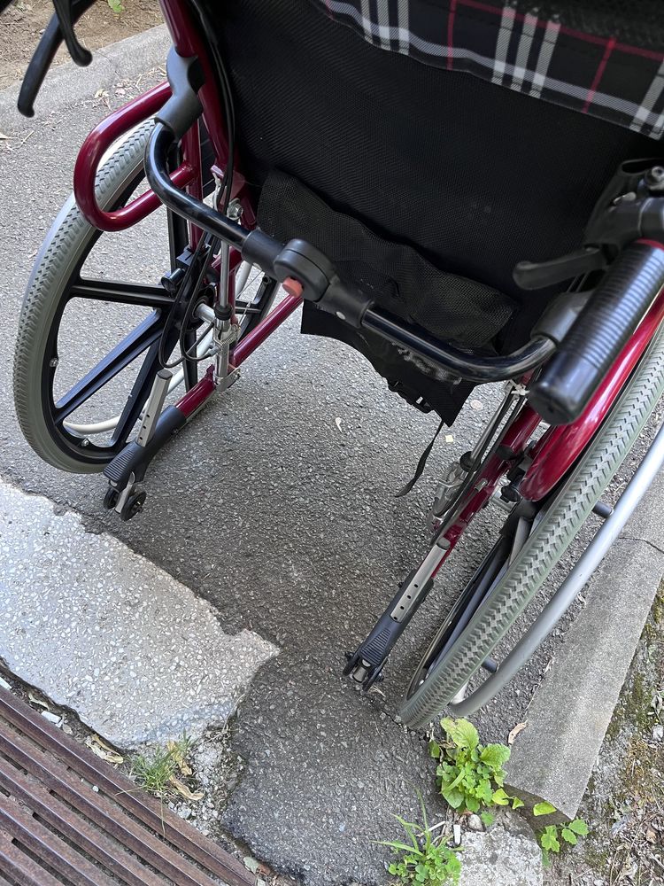 Scaun cu rotile /scaun handicap