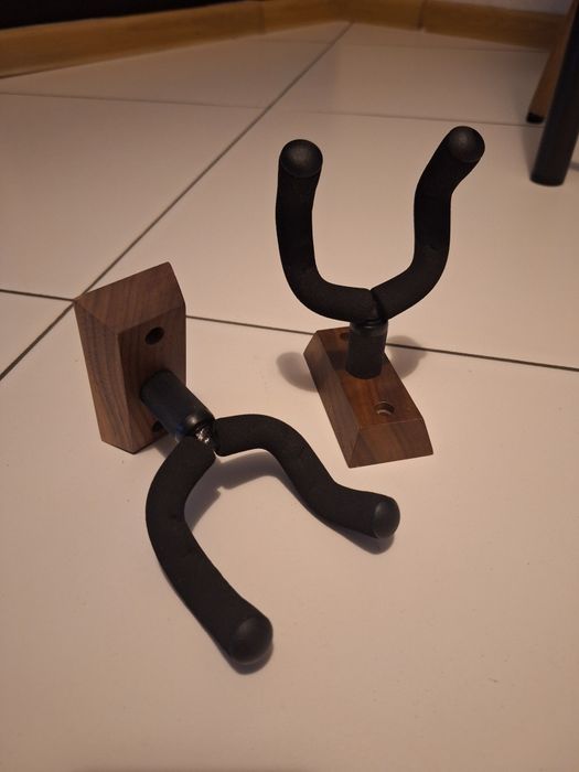 Стойка за китара за стена