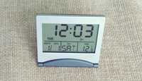 Мултифункционален часовник с термометър, будилник, дата, аларма. Нов.
