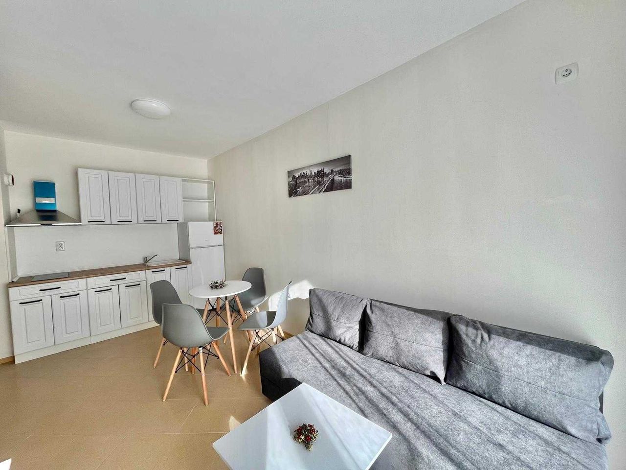 Продава се Двустаен апартамент в к.к. Слънчев бряг - 52 кв.м за 1212 €/кв.м - Снимка #1
