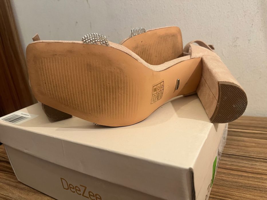 Дамски обувки на ток DeeZee