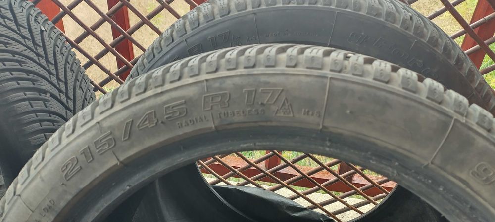 Anvelope iarna BFGoodrich 215 45 R17. Stare buna.