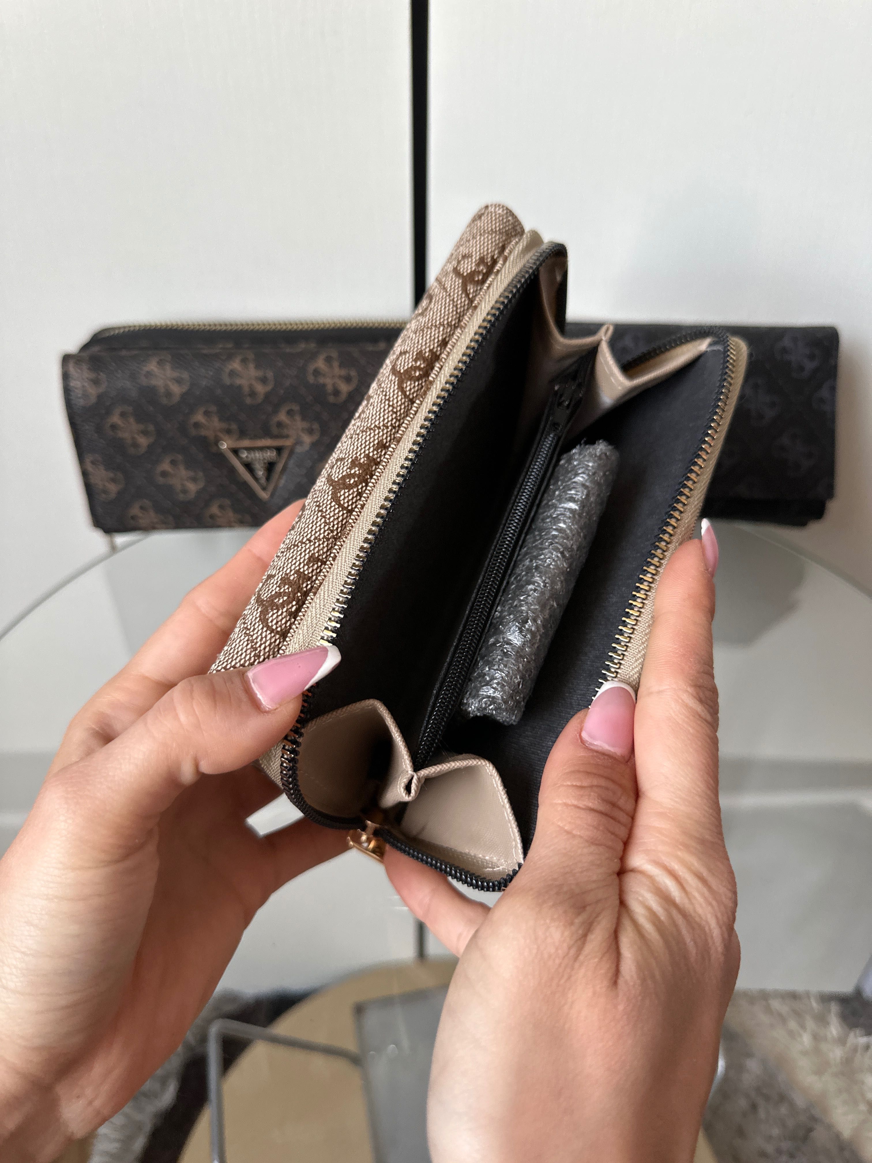 РАЗПРОДАЖБА Дамски портфейл Guess