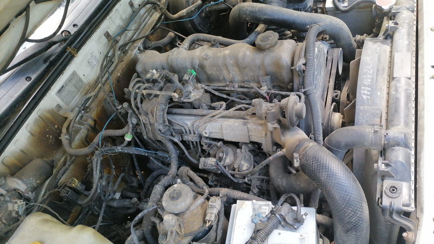 Mazda b 2500 clasică pompă piese