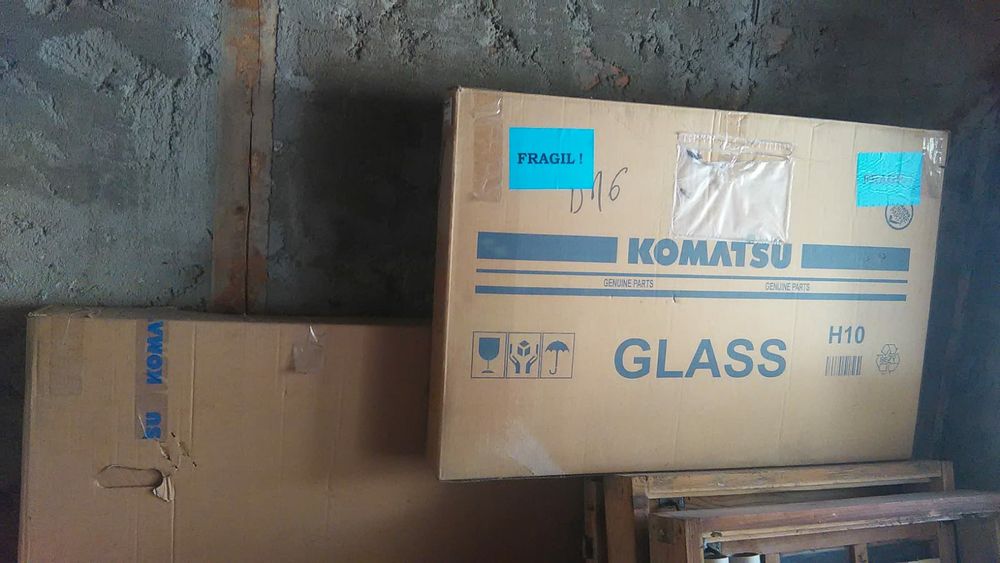 Vând Vizieră buldoexcavator KOMAT'SU