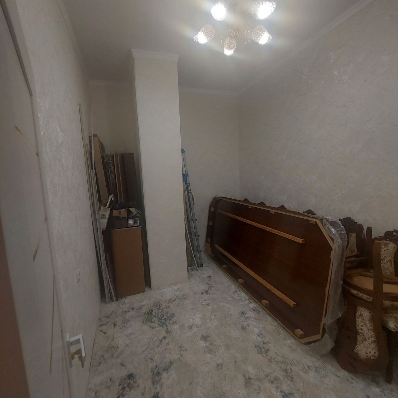 SROCHNA ijara qizlar uchun bez xozayka 3 xona