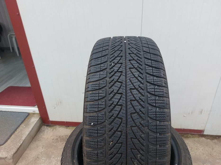 125 lei bucata! Set anvelope M+S/IARNA 225 40 18 Goodyear