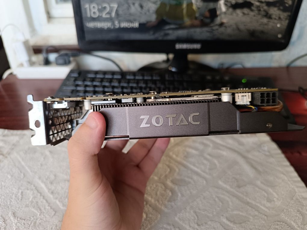 Видеокарта GTX 960 2GB.