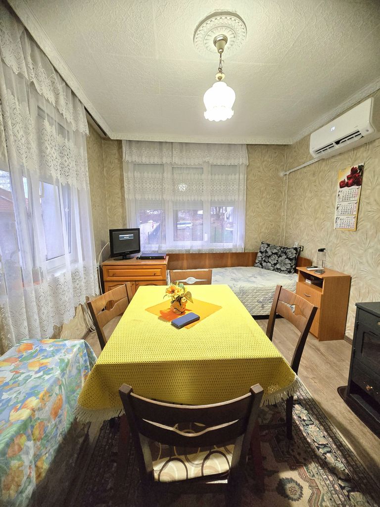Продава се Четиристаен апартамент в Горна Оряховица - 129 кв.м за 814 €/кв.м - Снимка #2