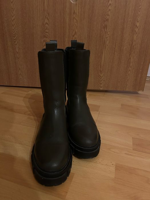 Bucanci aproape noi, marimea 37