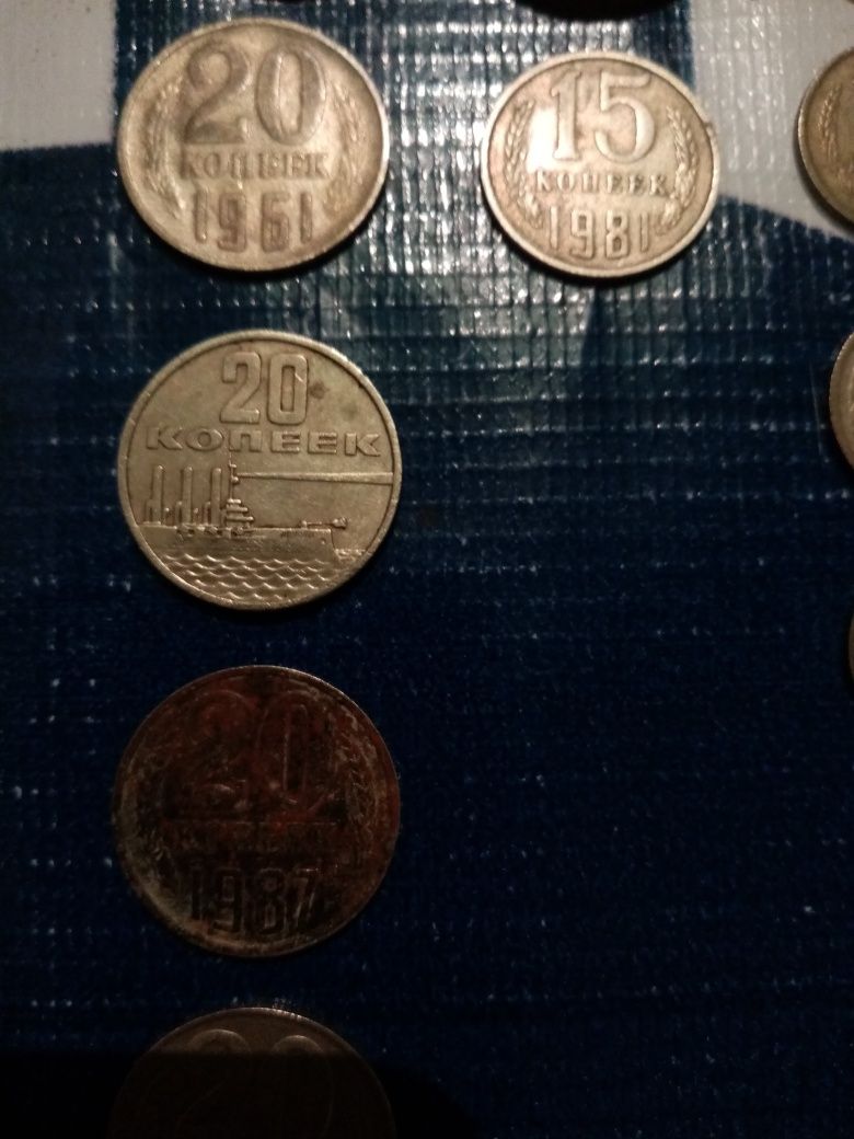 Продам монеты разные несколько штук для коллекции