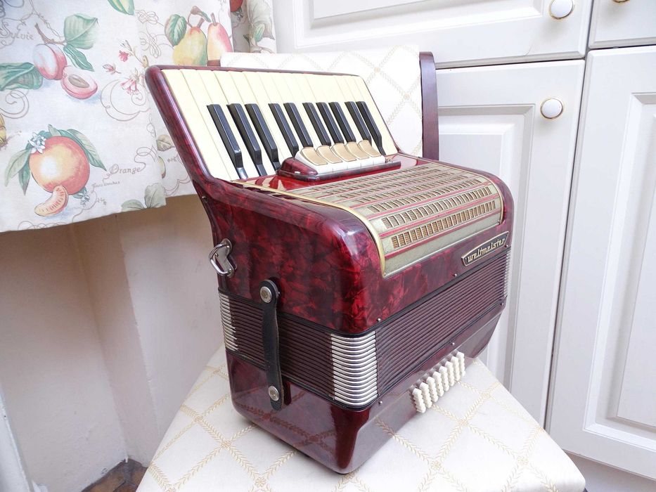 Стар акордеон Велтмайстер 40 баса