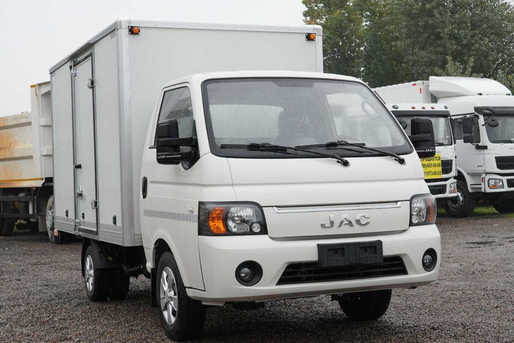 JAC X200 mini-furgon sotuvda tayyor