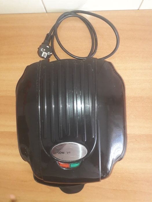 Aparat pentru sendvis si friptura