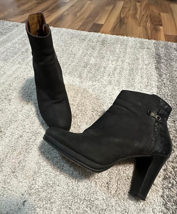 Vand perechi ghete dama piele naturala