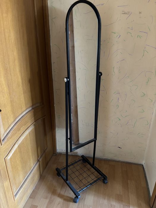 Зеркало в хорошем состоянии