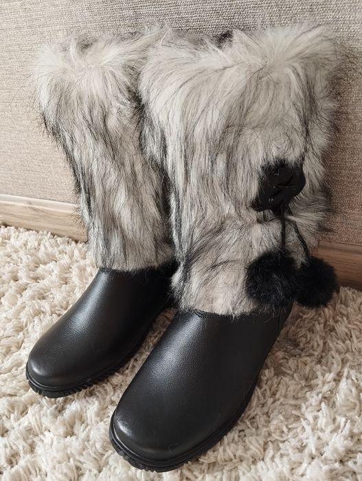 Унты  женские  черного  цвета