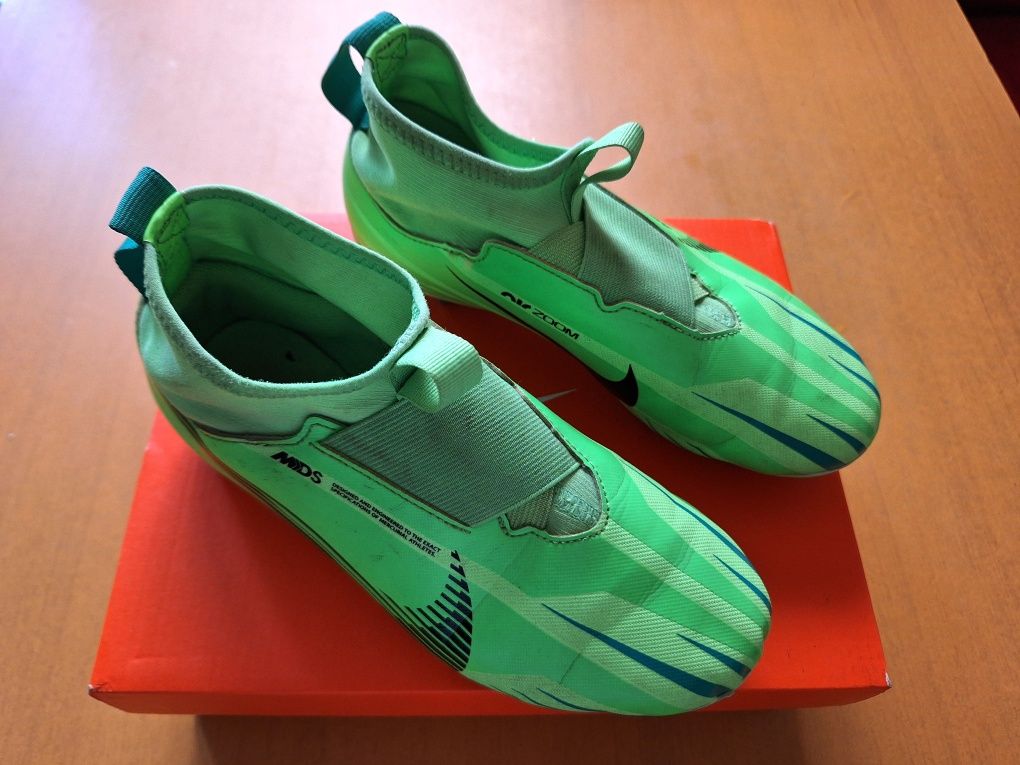 Футболни обувки- бутонки Nike  Air zoom