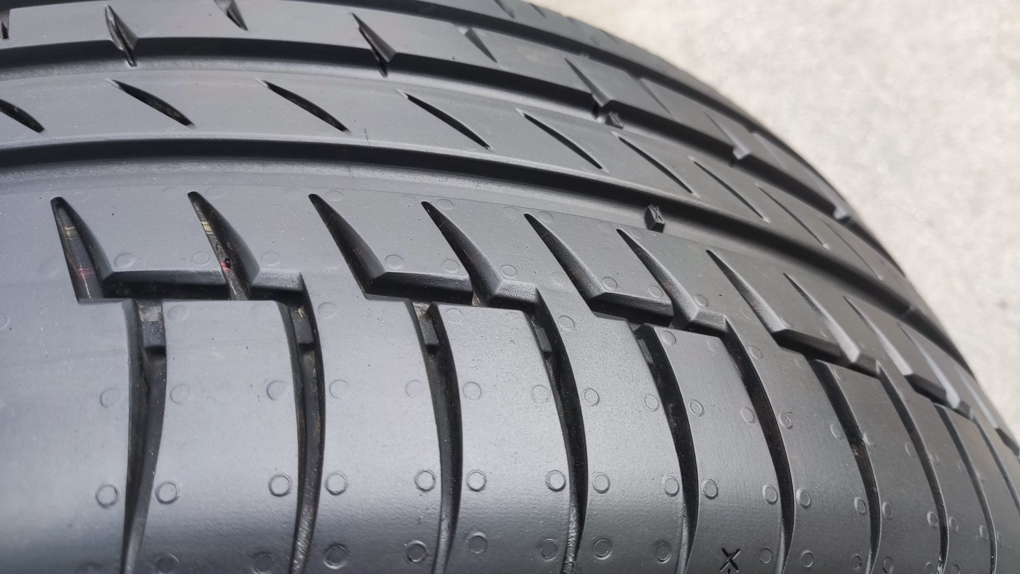 2бр. летни гуми 225/45/19 Continental Conti Premium Contact 6, runflat