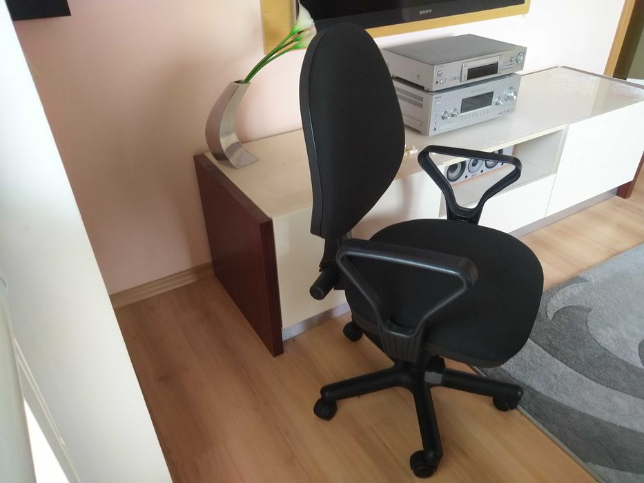 Ергономичен офис стол