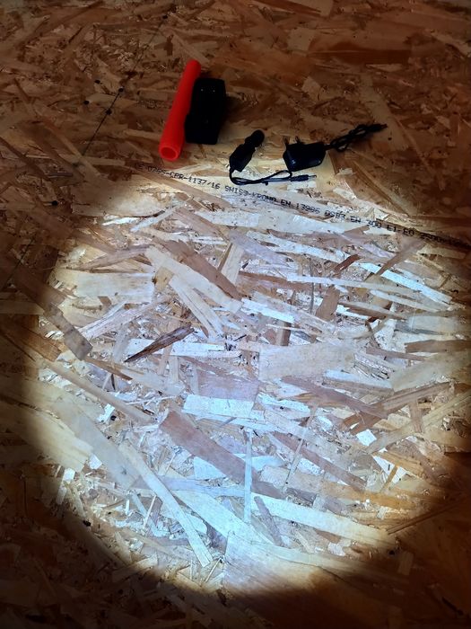 Lanterna Puternica LED Cree XML T6 Cu 2 Acumulatori si Incarcator 220V