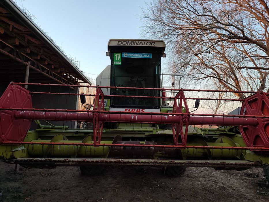 Claas Dominator 130