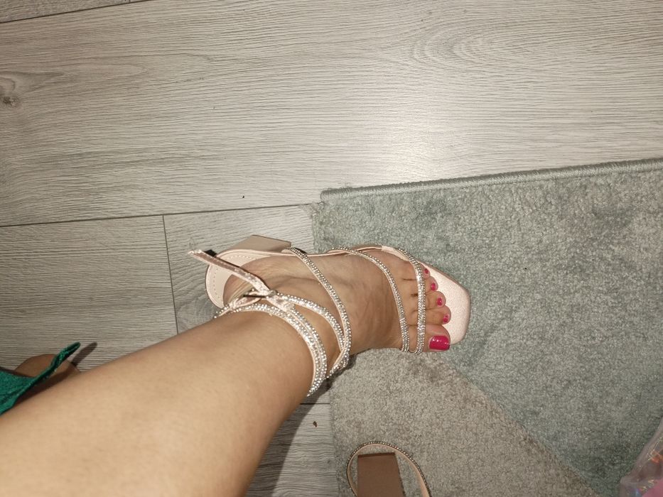 Sandale aurii cu pietricele