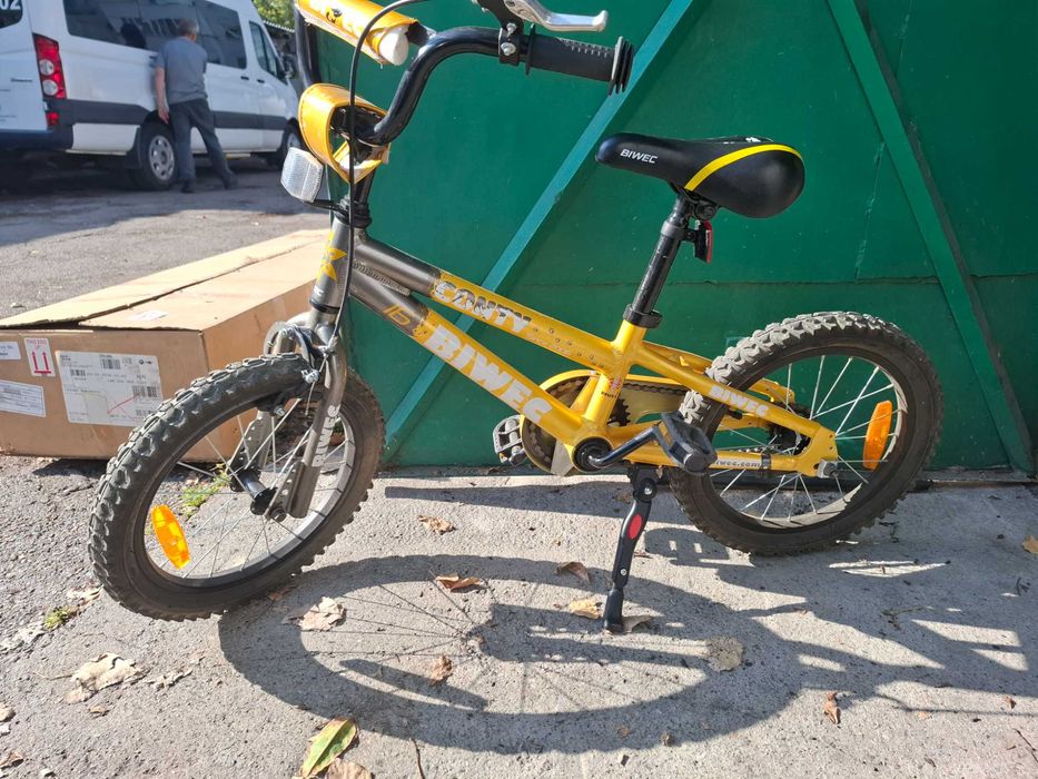 Велосипед фирменный Biwec 16" колёса в отличном состоянии