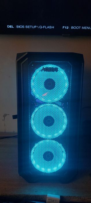 Vând calculator gaming