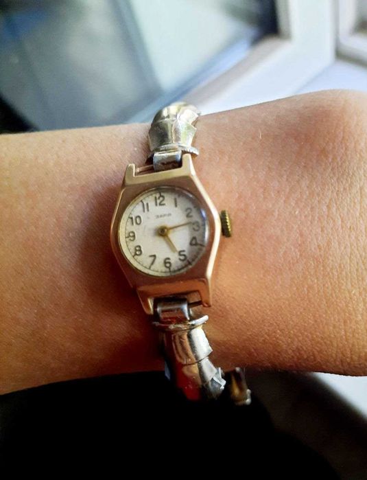 Коллекционные механические золотые часы Заря