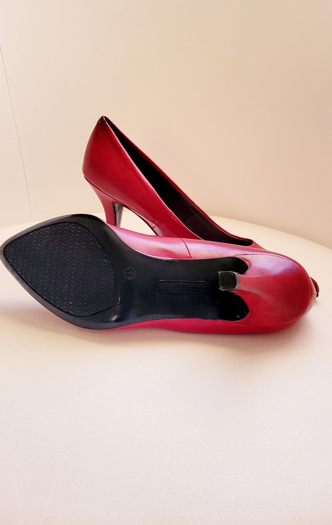 Pantofi rosii din piele marime 35