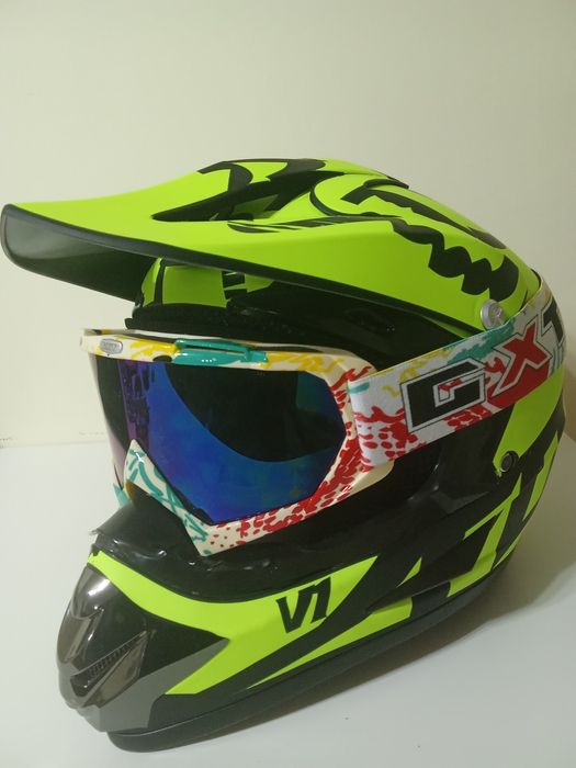 Мото каска и очила