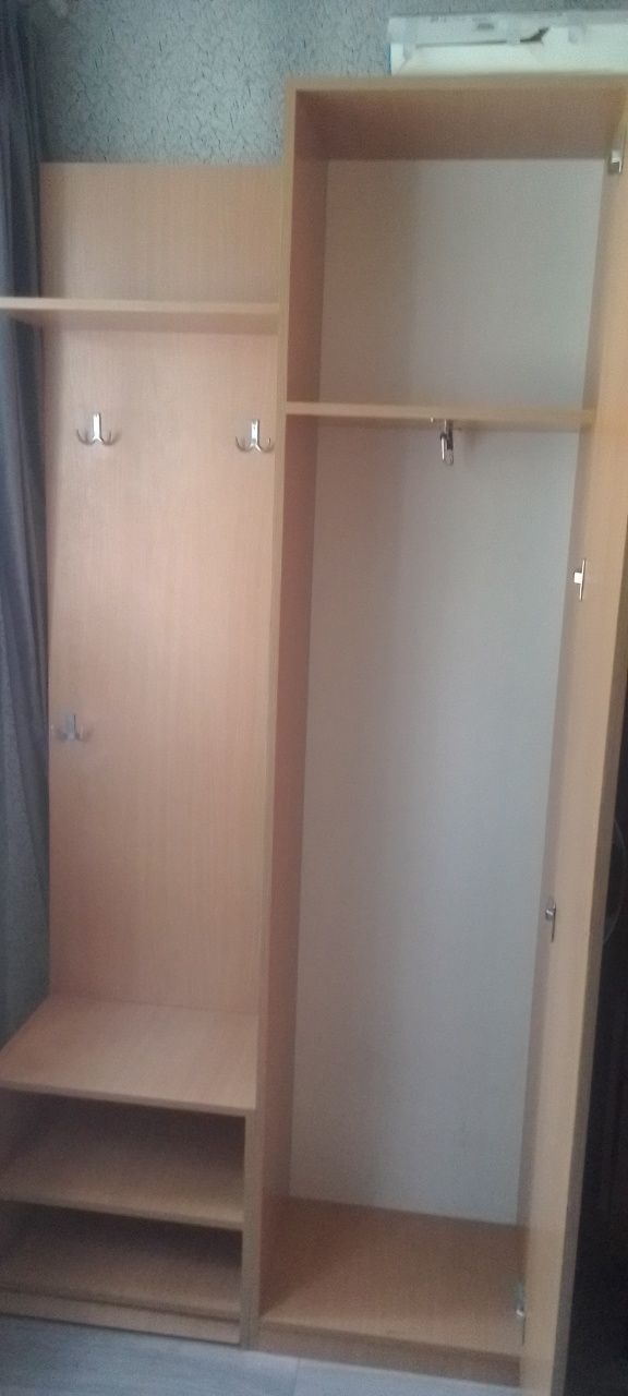 Проддам компактную прихожую.
