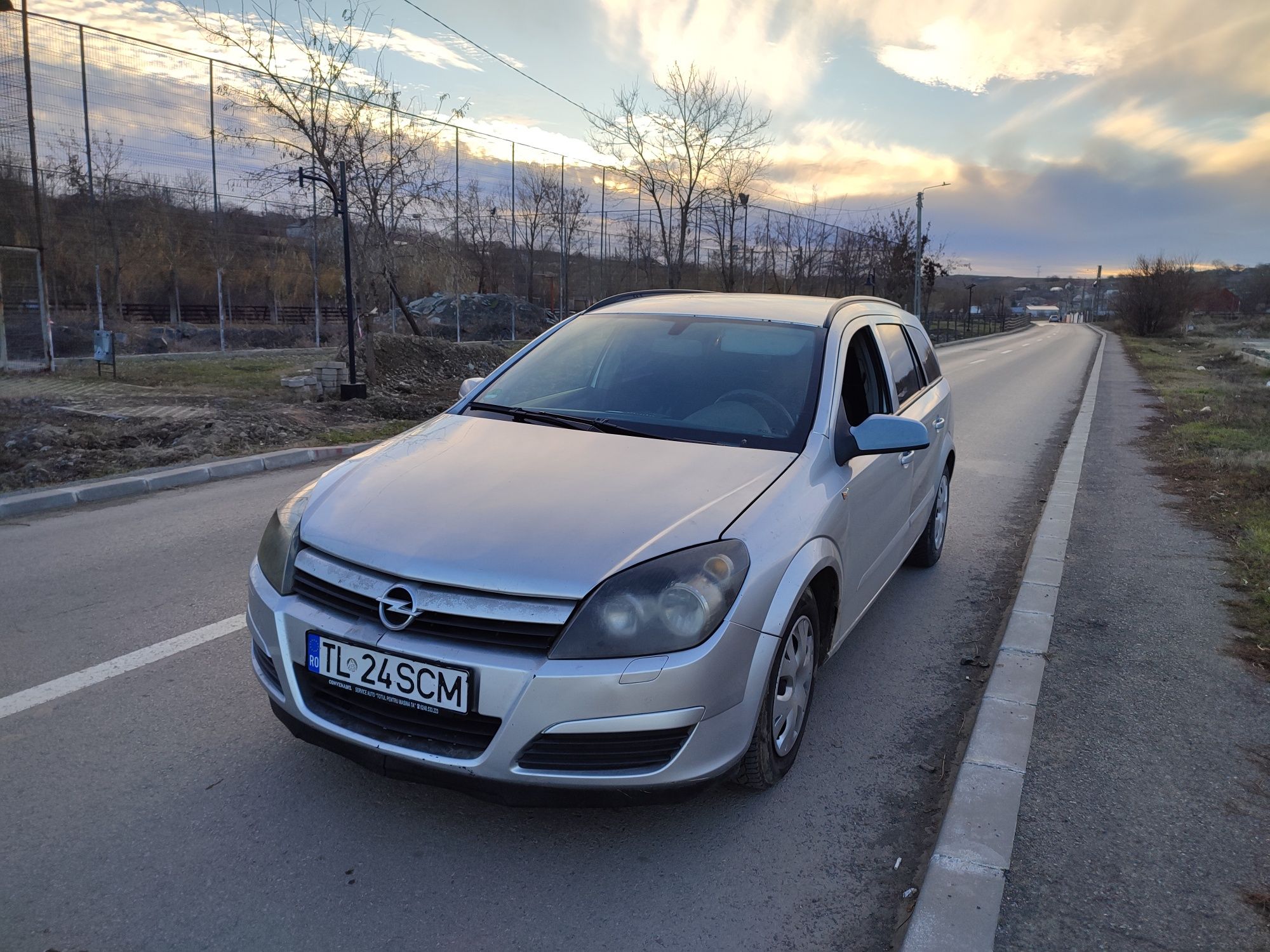 Vand Opel Astra H 1.7 CDTI 80 cp - BATE MOTORUL - DEZMEMBREZ