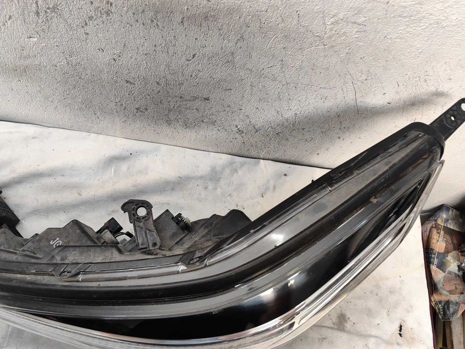 Оригинални  фарове Ляв Десен   Субару  Subaru Forester Full Led