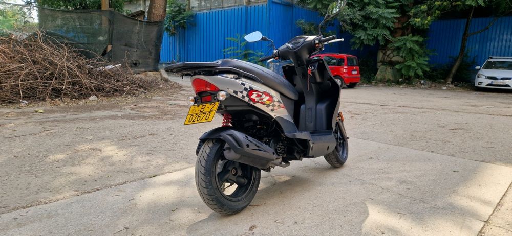 Vând scuter Kymco