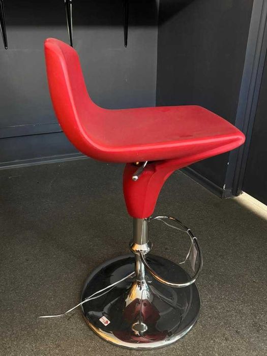 Scaun de bar roșu, cu înălțime reglabilă