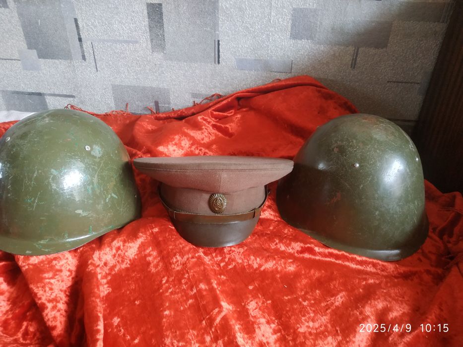 Военные Каски и фуражка офицерская СССР