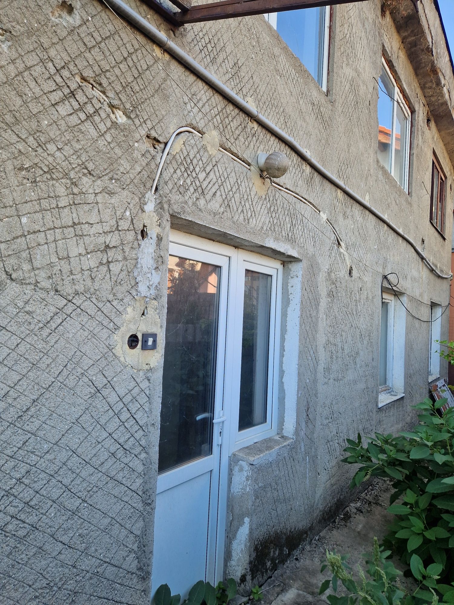 Vand casa cu etaj