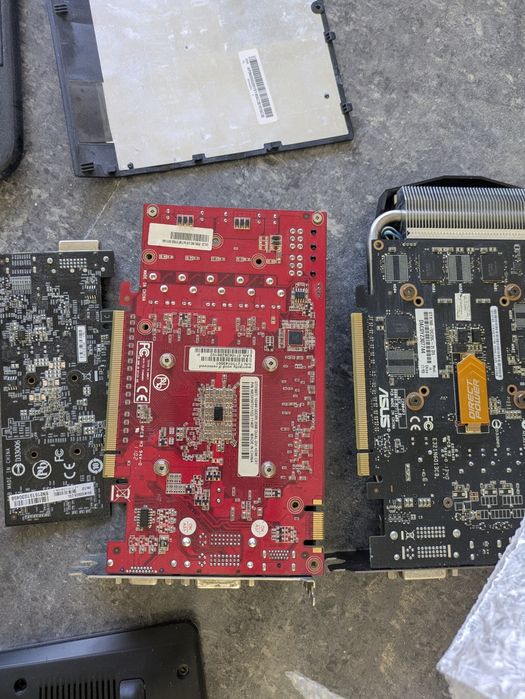 Лаптопи + таблет + батерии