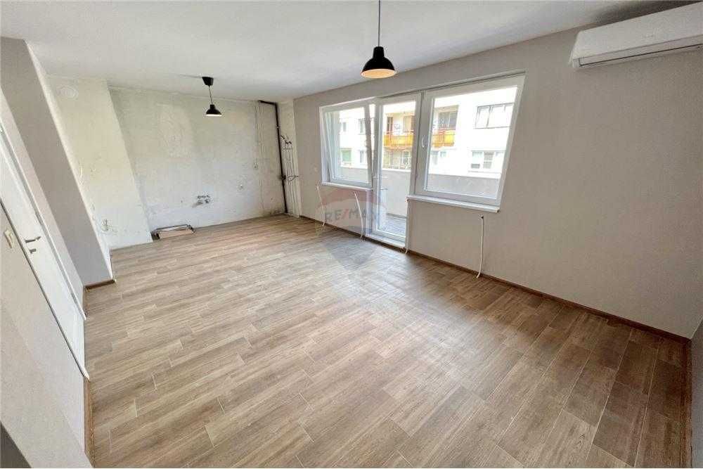 Продава се Тристаен апартамент в Русе, Родина 1 - 103 кв.м за 1374 €/кв.м - Снимка #14