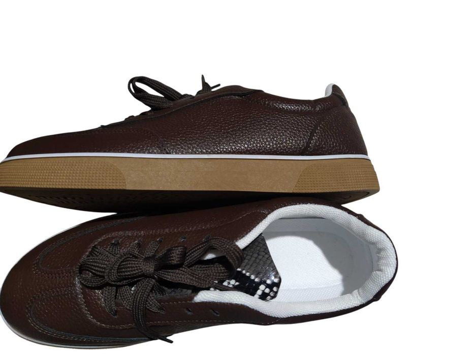 Нови,стилни тъмно кафяви маратонки