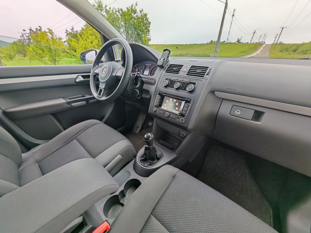 Volkswagen Touran an 2014 carte service, euro 5, consum 4,5 %